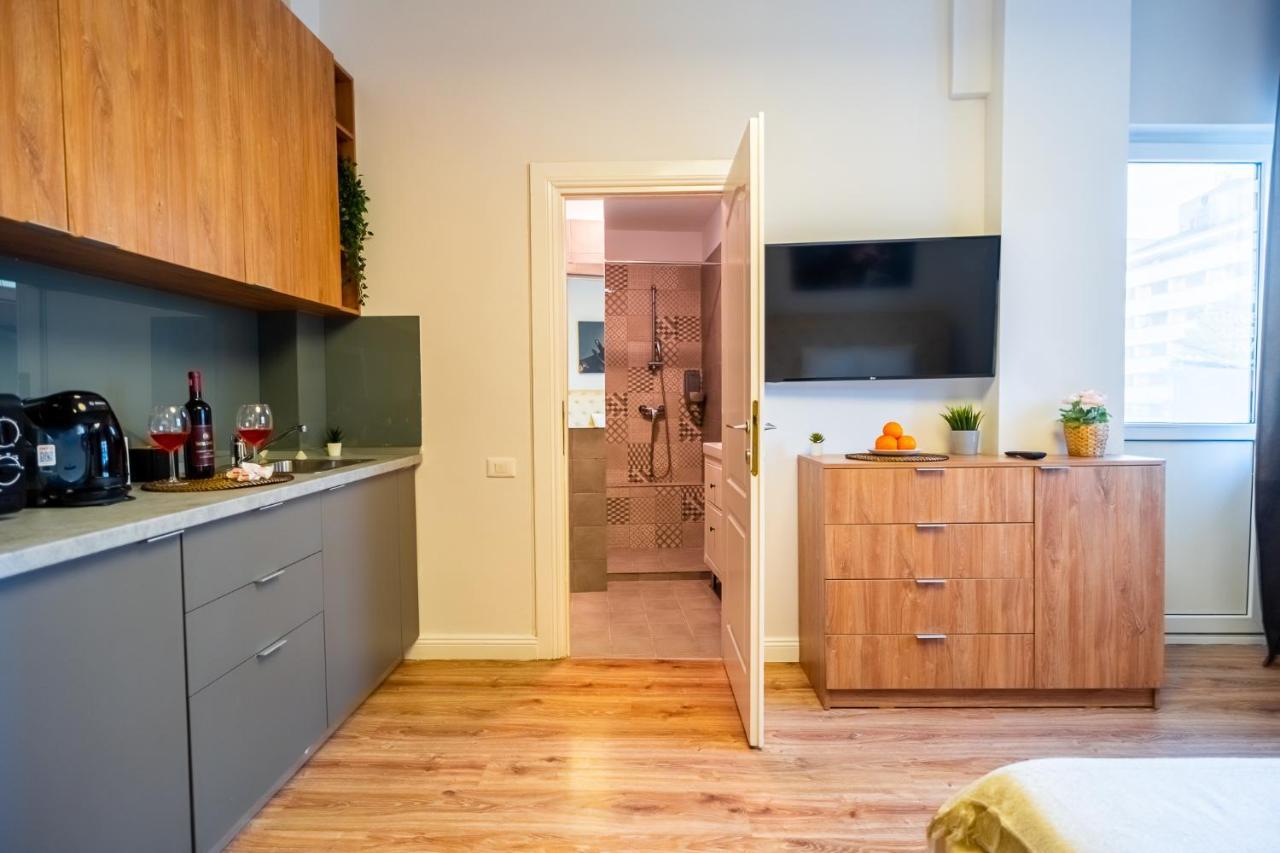 Cozy Apartments Near Calea Victoriei Bukarest Kültér fotó